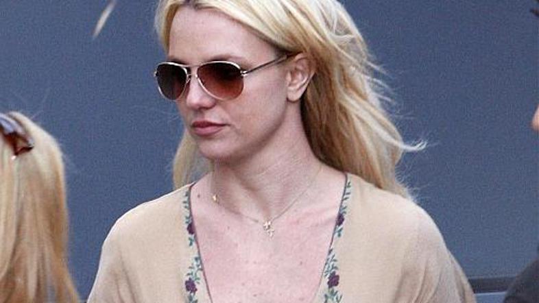 Nova pesem daje upanje, da se bo Britney izvlekla iz vseh afer in znova posvetil