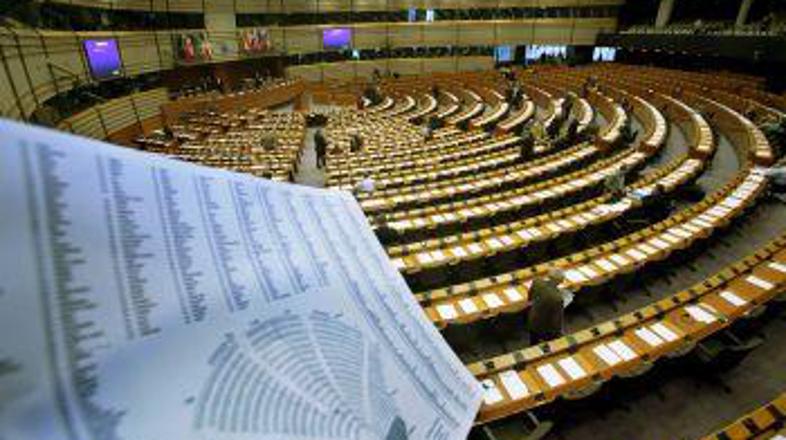 Evropski parlament ima 751 poslancev.