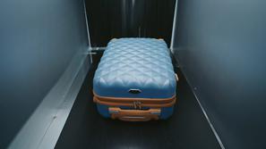 kovček varnostno preverjanje na letališču