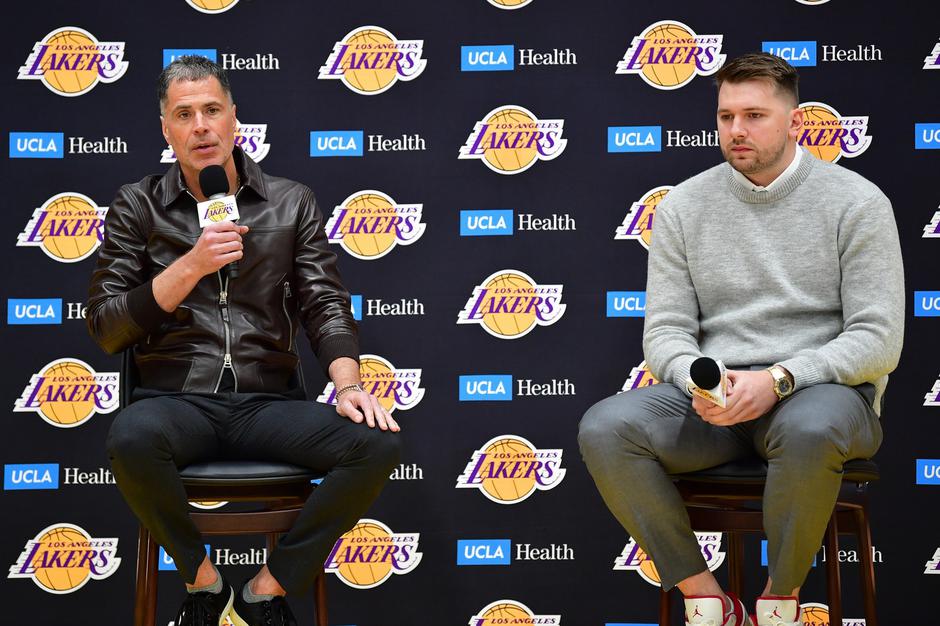 Rob Pelinka in Luka Dončić | Avtor: Profimedia