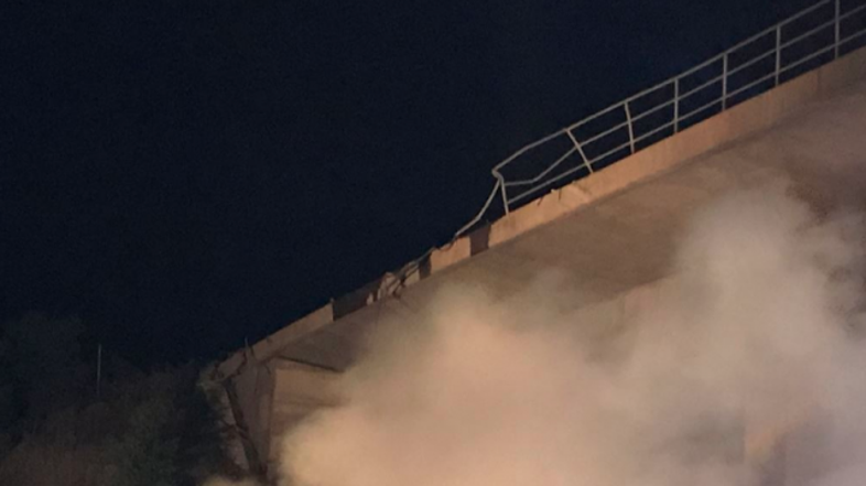 Tovornjak zgrmel v globino