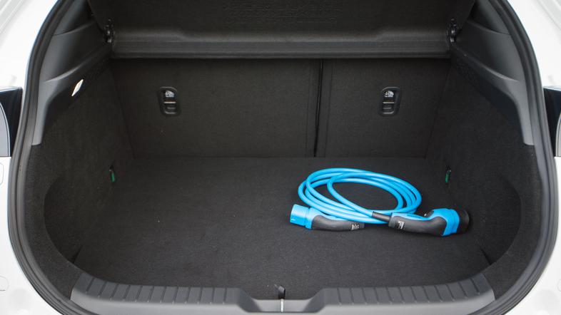 Mazda MX-30, električni avto, polnilni kabel