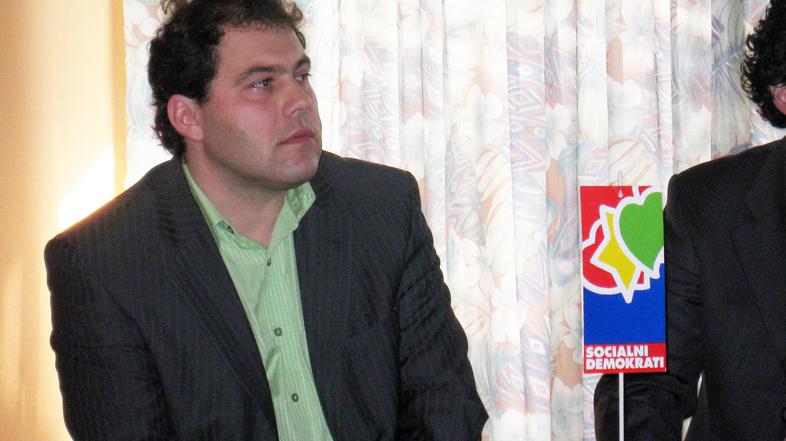 "Logično je, da bo imel teraso v najemu nekdo, ki ima v bližini že svoj lokal. N