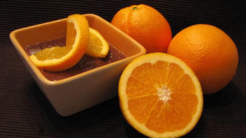 Okus bo prvovrsten, podoben temni čokoladi s koščki pomaranče.