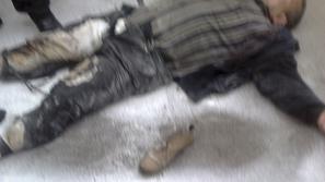 Včeraj se je zažgal lastnik neke restavracije Abdouh Abdel Moneim. (Foto: Reuter