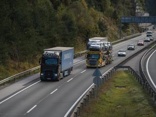 Avtocestna policija prehitevanje tovornjakov slonje dirke