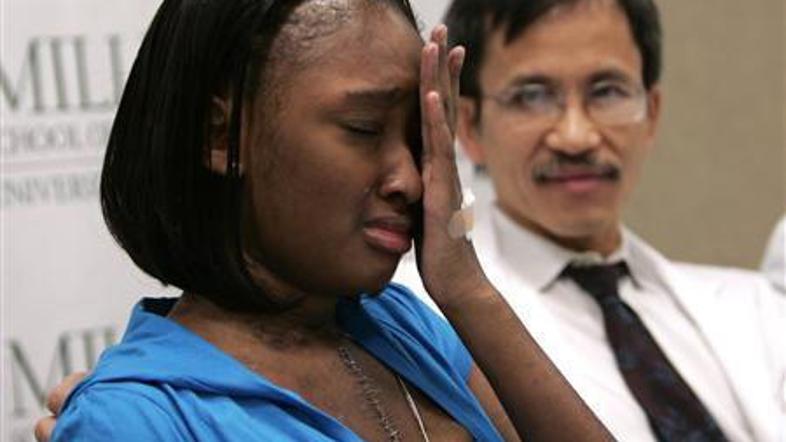 Dekle je bilo v tem času mobilno, vendar je moralo ostati v bolnišnici.