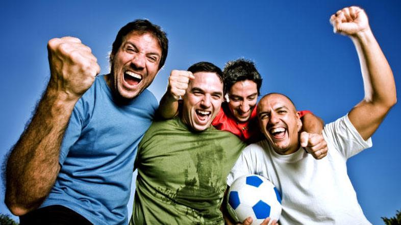 Moški imajo navadno več prijateljev kot ženske.