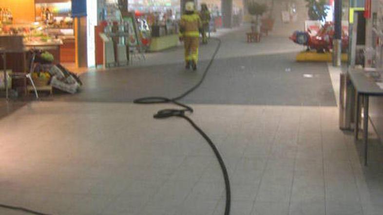 V požaru je nastala materialna škoda.