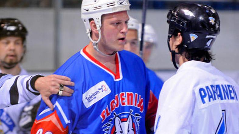 Na srečanju med Slovenijo in Finsko je bilo tudi nekaj vroče krvi.