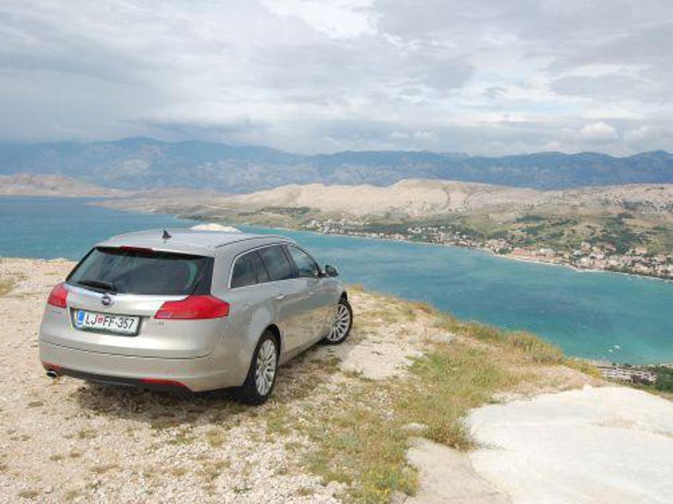 Opel insignia sports tourer prinaša svež veter v karavansko ponudbo Opla.