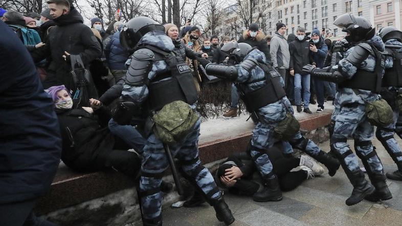 Protesti v Rusiji za izpustitev Navalnega.