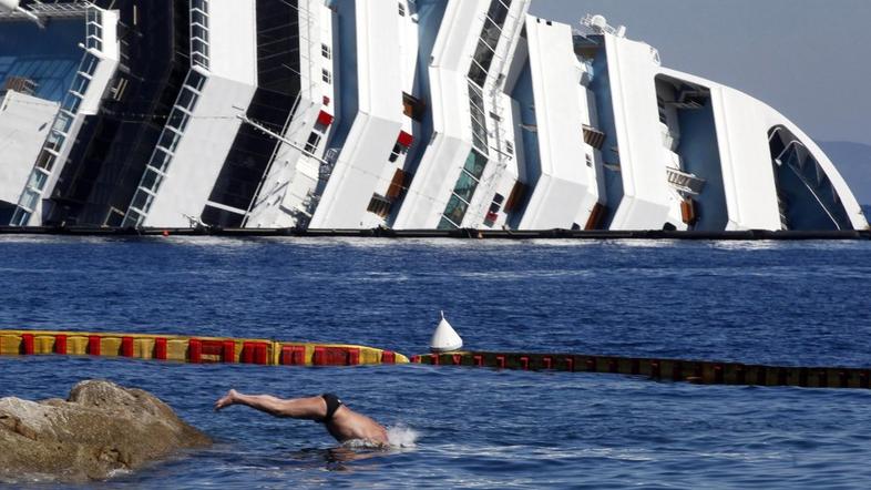 Poškodovana križarka Costa Concordia.