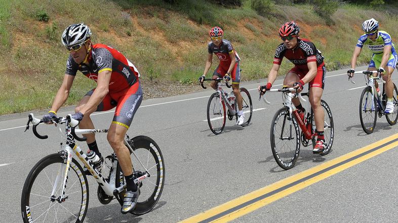 Armstrong je v ozadju, Leipheimer in Brajkovič tik za najboljšimi. (Foto: EPA)