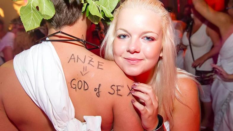 Absolventi noreli na Toga partyju