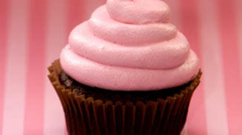 Jagodna pena je dobra ideja za osvežitev mafinov in drugih kolačev.