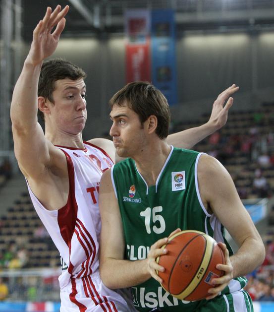 Erazem Lorbek je bil izbran v prvo peterko prvenstva, čeprav je Slovenija ostala