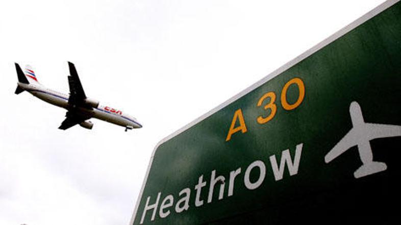 Nekateri poleti so imeli zaradi incidenta zamudo, medtem ko naj bi odpovedali le