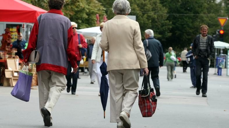 Da je bolna in starejša, je nekdo kot razlog navedel v prošnji za spremembo nači