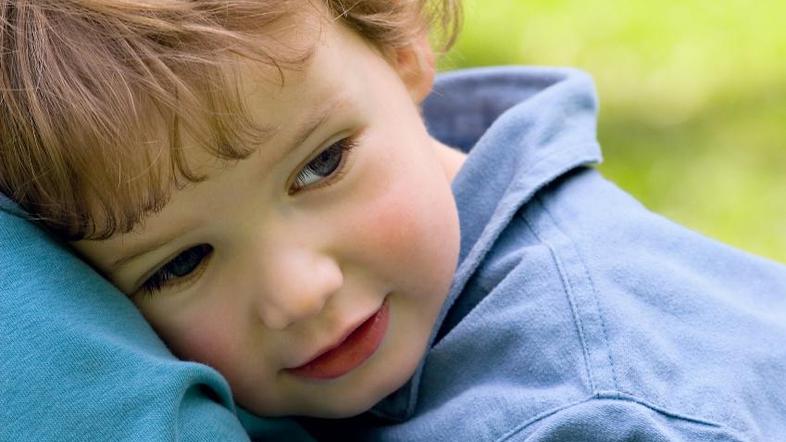 Otroka ob ločitvi ne smemo še dodatno prizadeti z medsebojnimi spori. (Foto: Shu