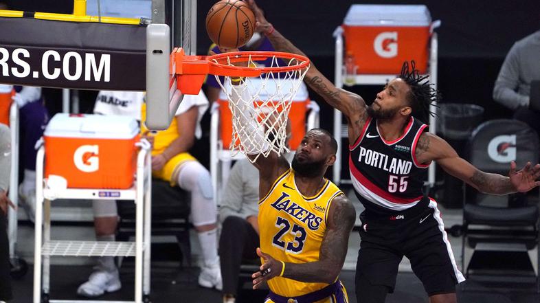 LeBron James Lakers Blazers