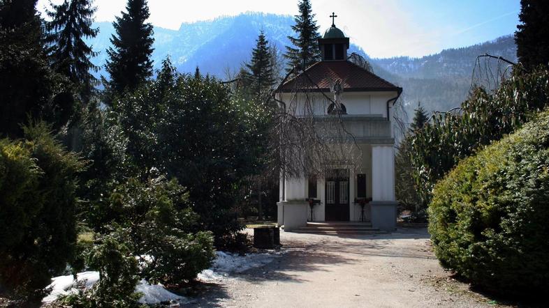 V jeseniškem spominskem parku je najprej izginilo sedem bronastih doprsnih kipov