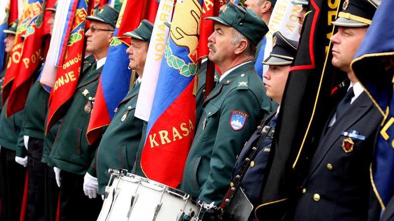 Nedeljska proslava na Pogačarjevem trgu v Ljubljani. (Foto: Nik Rovan)