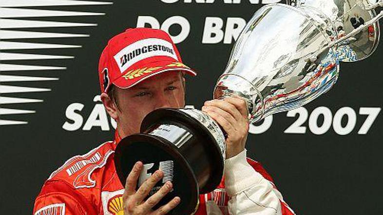 Finec ni le dober dirkač, ampak tudi skakač ćez plot.