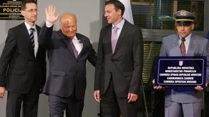 Snemanje table carina