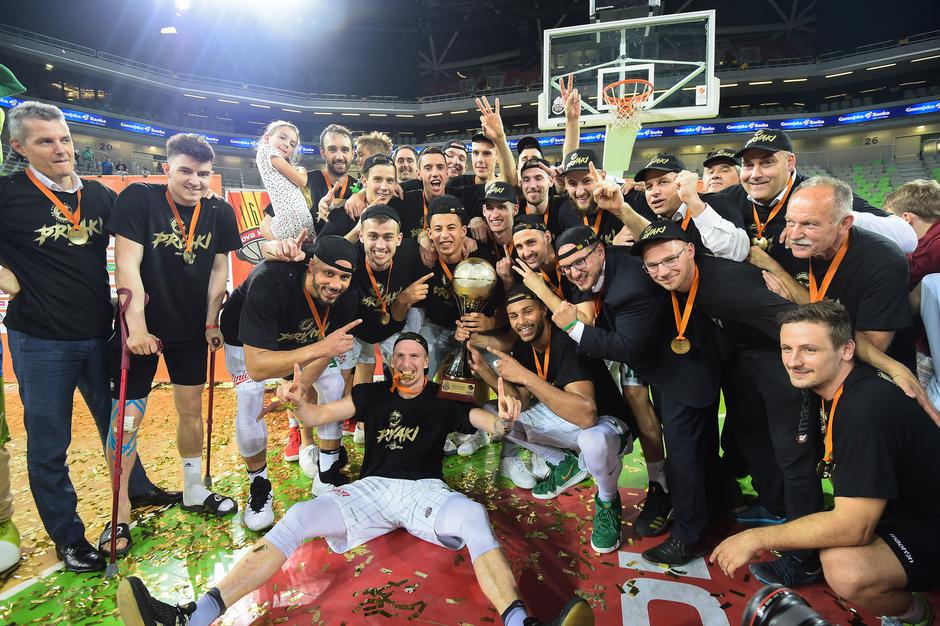 Prvaki Lige Nova KBM KK Olimpija | Avtor: Anže Petkovšek