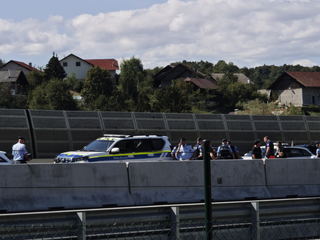 policijska intervencija na dolenjski avtocesti med Bičem in Trebnjim