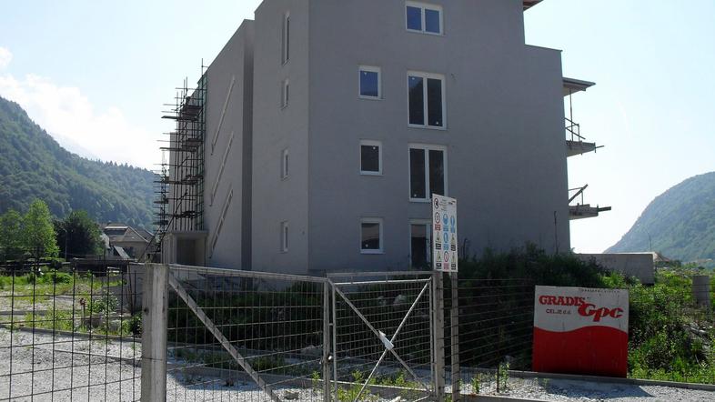 Nedokončani stanovanjski bloki Grajskega parka Hrenovca samevajo že več kot eno 