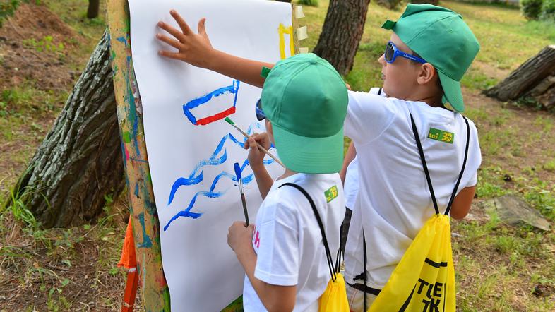 Otroci na morju v sklopu projekta 500 otrok peljemo na morje