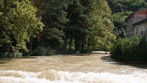 Vipava se je zdaj že vrnila v strugo.  (Foto: bralka Mojca)