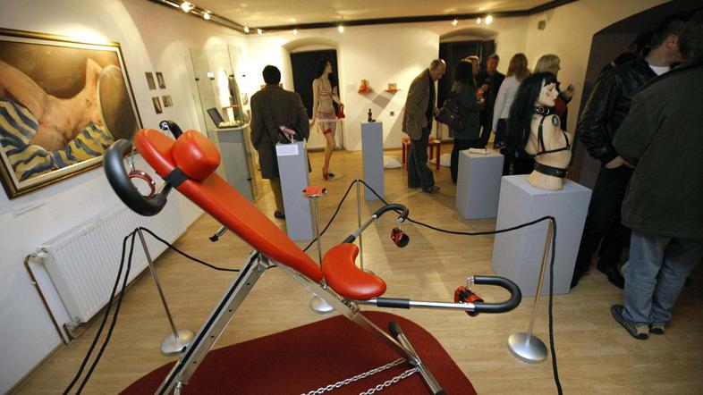 V Celju si lahko ogledate razstavo erotičnih predmetov, ki so jih prispevali ano