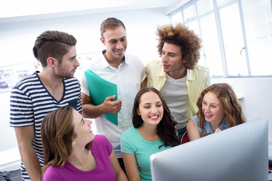 Računalniška oprema, študenti, računalnik | Avtor: Profimedia