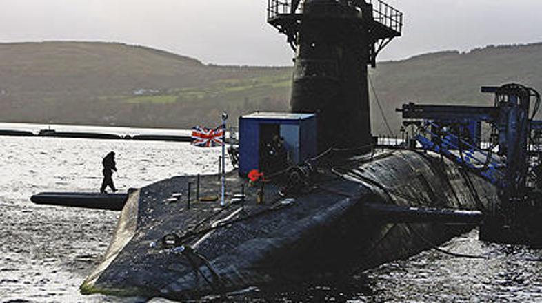 Britanska podmornica HMS Vanguard meri v dolžino 150 metrov, njun premer dosega 