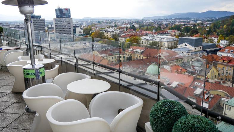 Ljubljana oblaki nebotičnik