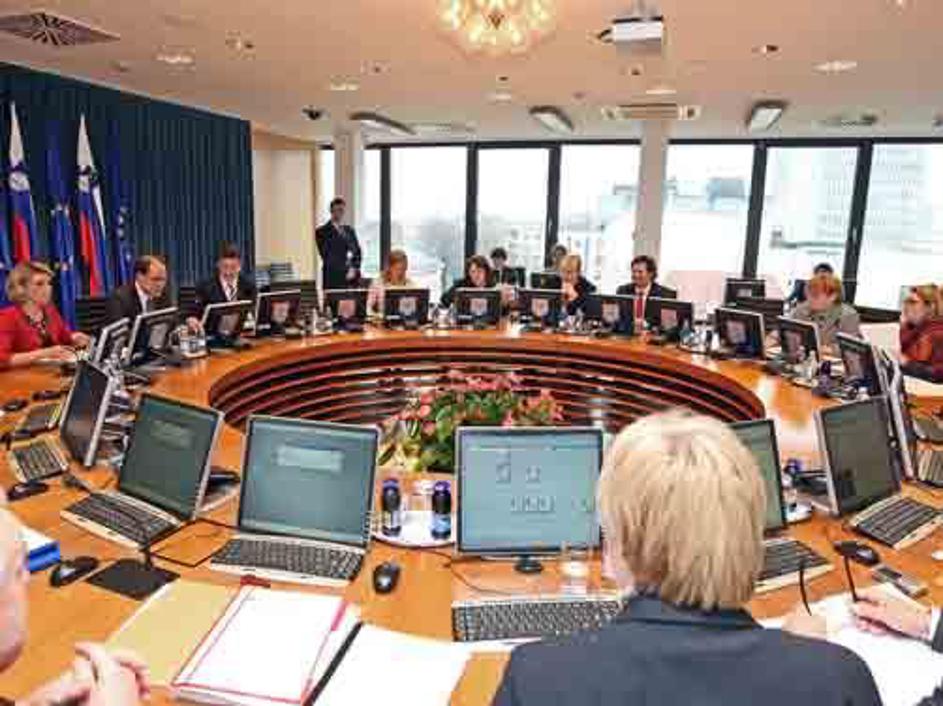 Na seji vlade je bilo vroče.