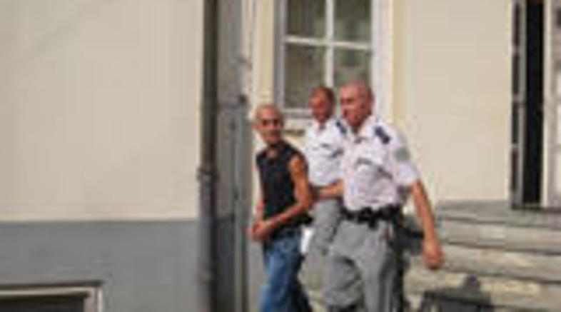 Valon Sulejmani, ki se vrača v pripor, je bil pred časom pogojno obsojen na osem