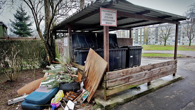 V Štepanjskem naselju na Ulici Polonce Čude je to vsakdanji prizor, so nas opozo