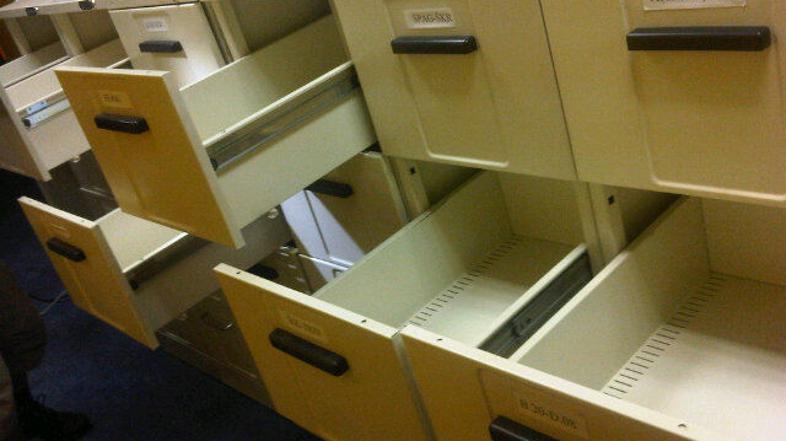 Izpraznjeni arhiv Dela Revij