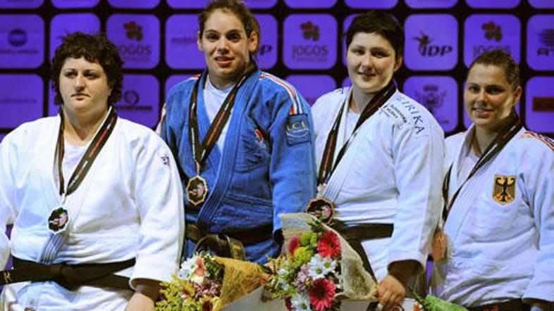 Rusinja Tea Donguzashvili (srebro), Francozinja Anne Sophie Mondiere (zlato), na