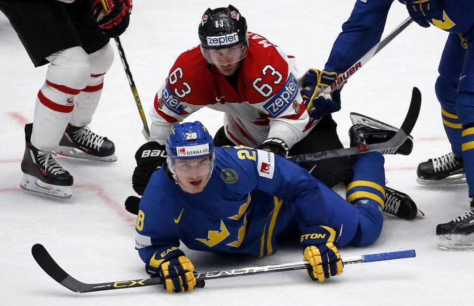 Brad Marchand Johan Sundstrom Kanada Švedska SP elitne divizije | Avtor: EPA