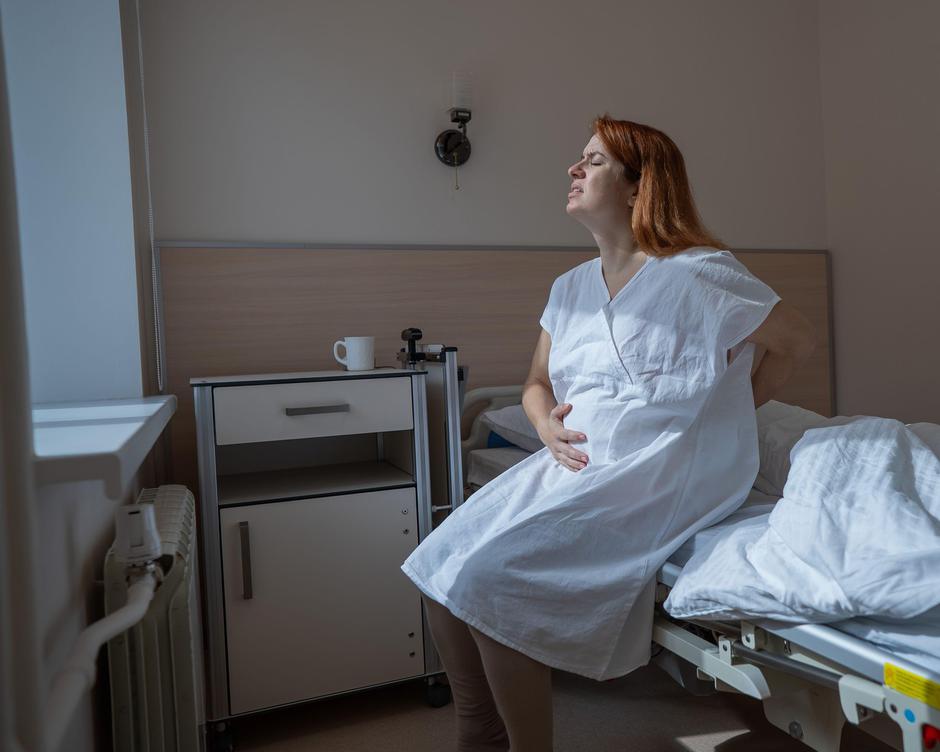 nosečnica v bolnišnični sobi | Avtor: Profimedia