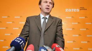 Erjavca je Golobičeva izjava o nerešljivosti krize presenetila. (Foto: Dejan Mij