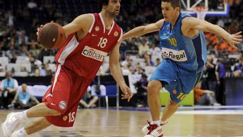 Jaka Lakovič (desno) je v tekmi za tretje mesto dosegel 14 točk.