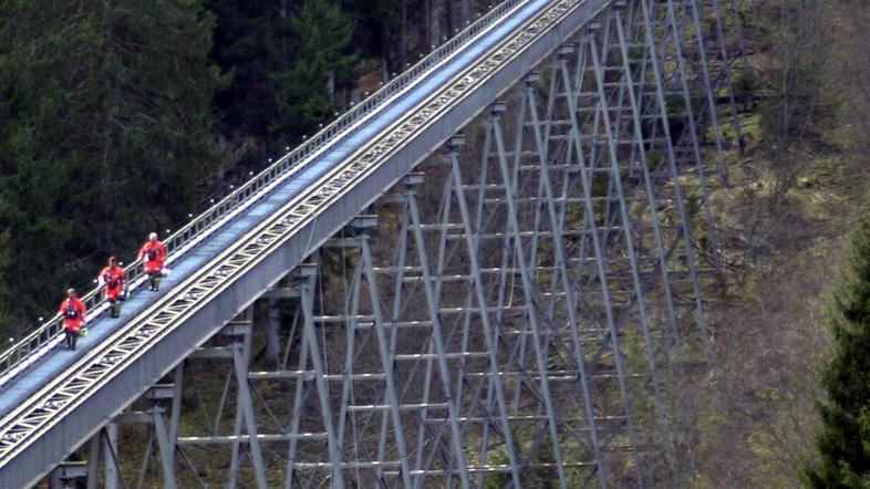 Predor po nesreči ostaja zaprt in zapečaten. (Foto: Reuters)