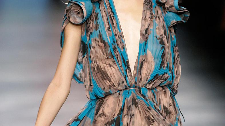 Frfotave oblekice boste nosili vse do jeseni. (Foto: Imaxtree)