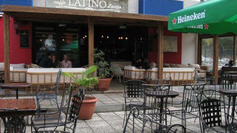 V lokalu Latino sta se v sredo stepla dva občana.